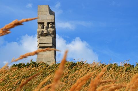 na zdjęciu pomnik na Westerplatte ku pamięci polskich obrońców