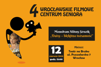 Na banerze na pomarańczowym tle jest napis: 4. Wrocławskie Filmowe Centrum Seniora. Monodram Aldony Struzik „Daisy – błękitna tożsamość”. 12 czerwca 2023,  godz. 15:00. Miejsce: Teatr na Bruku, ul. Pszczelarska 7, Wrocław.