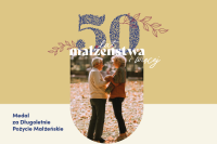 Grafika z parą seniorów informująca o medalu za dlugoletnie pozycie małżeńskie.