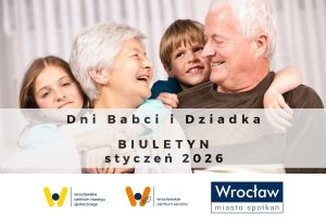 Babcia i dziadek a po bokach wnuki.